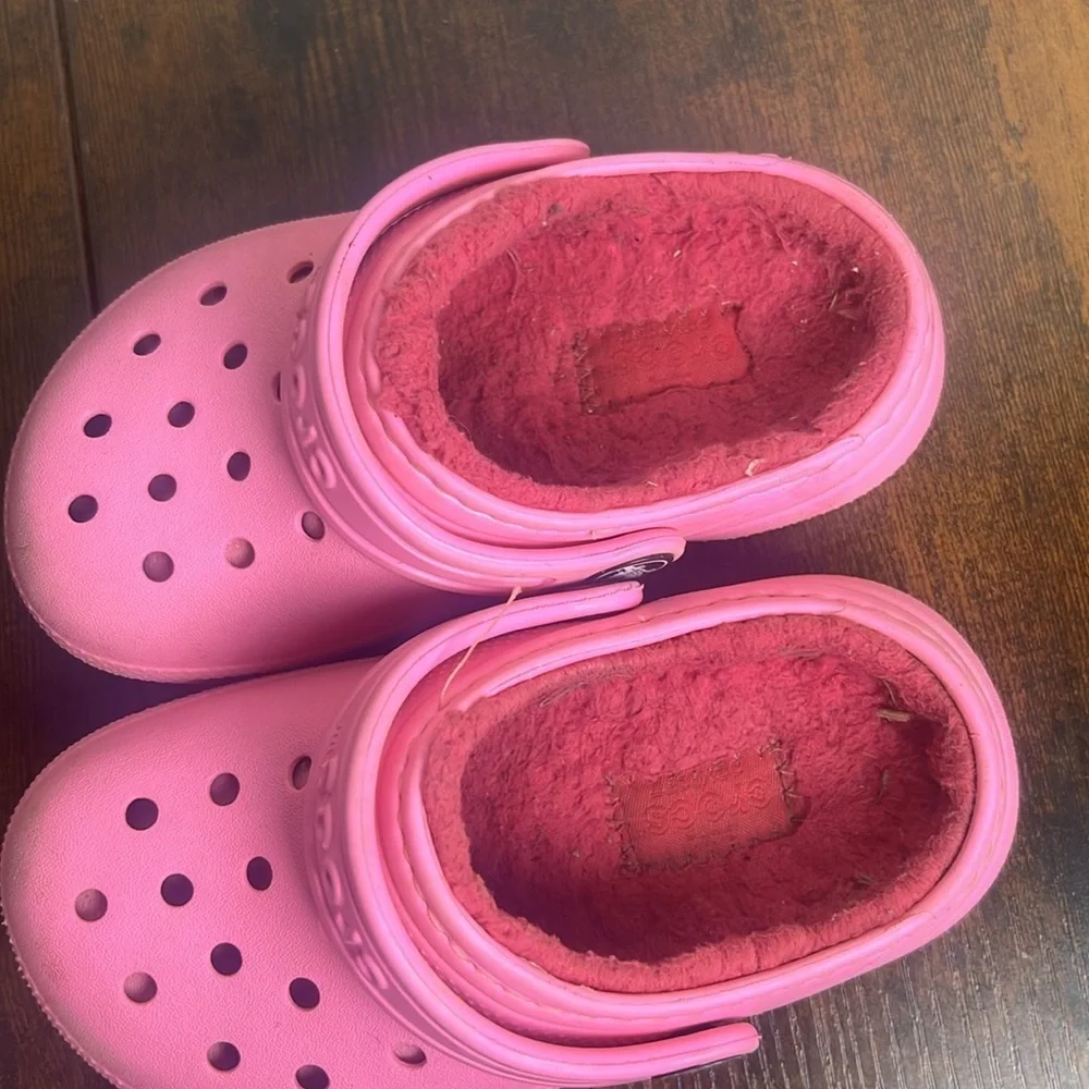 CROCS Kids Fuzzy Lined Vibrant Pink Size 8c